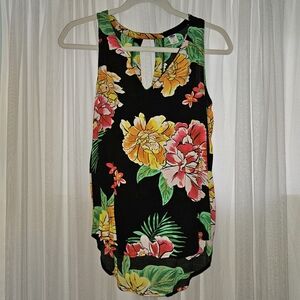 Hawaiian print sleevless top